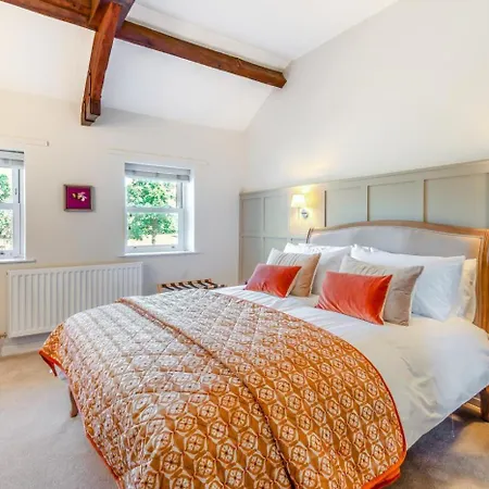 2 Bed In Oc-g32205 Holiday home