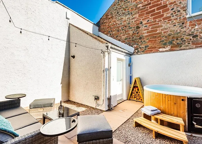 2 Bed In Oc-g32205 Holiday home *